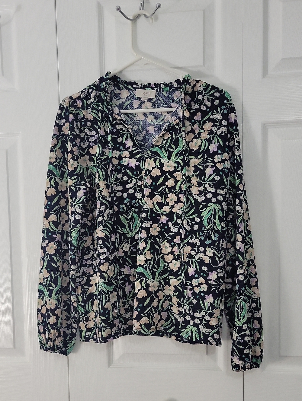 LOFT Navy Floral V-Neck Button-Front Blouse